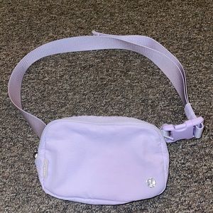 Lululemon Everywhere Belt Bag Lavender Fog